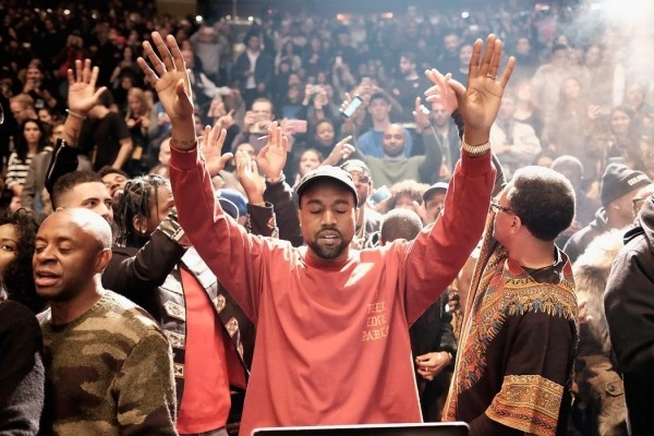 Adidas + Kanye Mağazalarına Hazır mısınız? Kanye West adidas