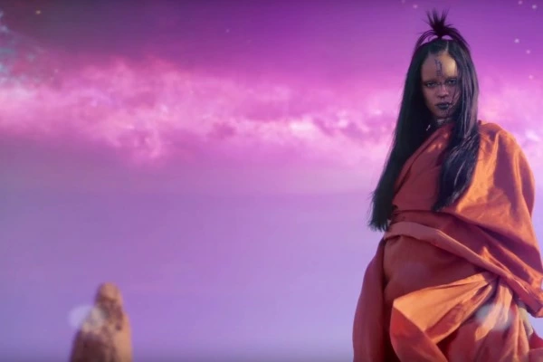 Rihana'nın Gezegenler Arası Üstün Gücü: Sledgehammer Rihanna