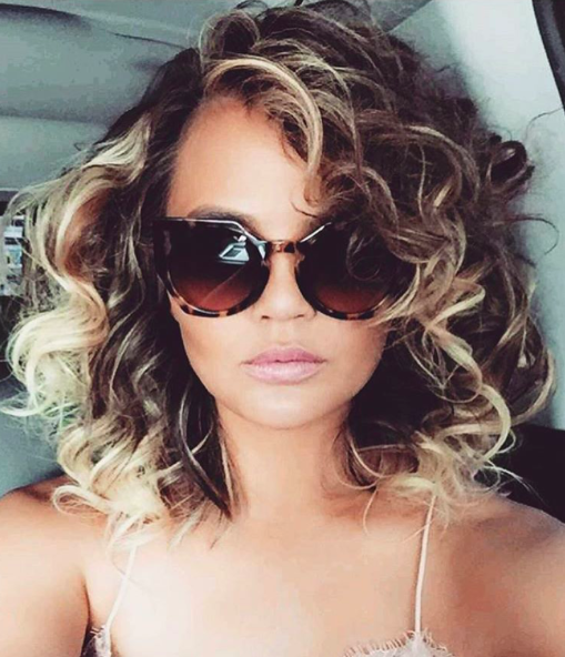 Chrissy Teigen’in Baş Döndüren Dalgaları