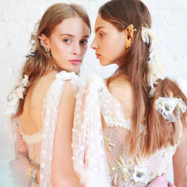 Rodarte’nin Düşsel Saç Aksesuarları Rodarte