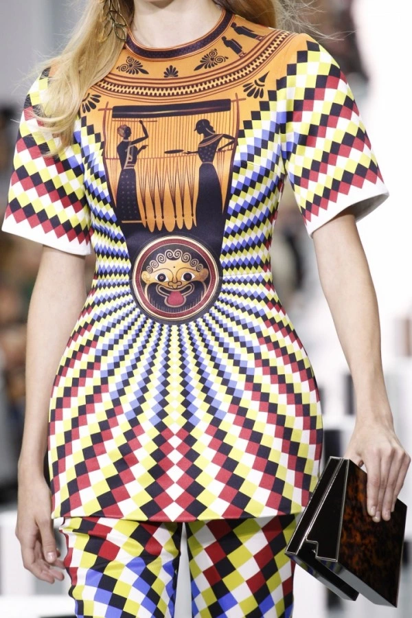 Mary Katrantzou ile 5 Adımda Antik Yunanistan'a Yolculuk Mary Katrantzou