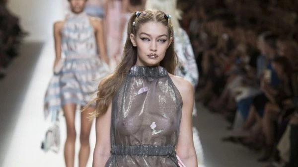 Modern Çağın Marie Antoinette'i Fendi Modern Çağın Marie Antoinette'i Fendi