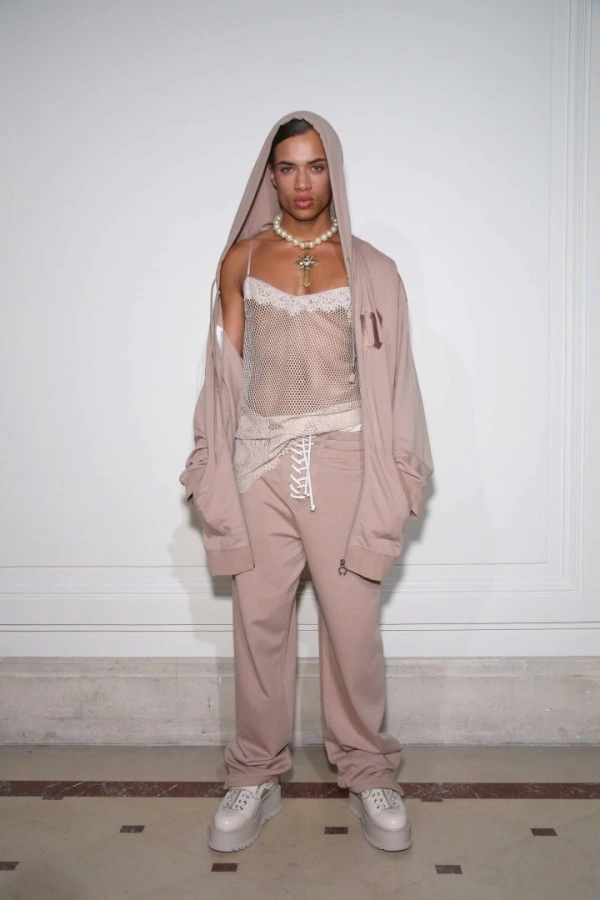 Rihanna'nın Cüretkar Androjen Fenty x Puma Erkekleri