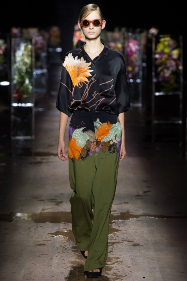 Dries Van Noten Kadını Floral Buz Bahçesinde