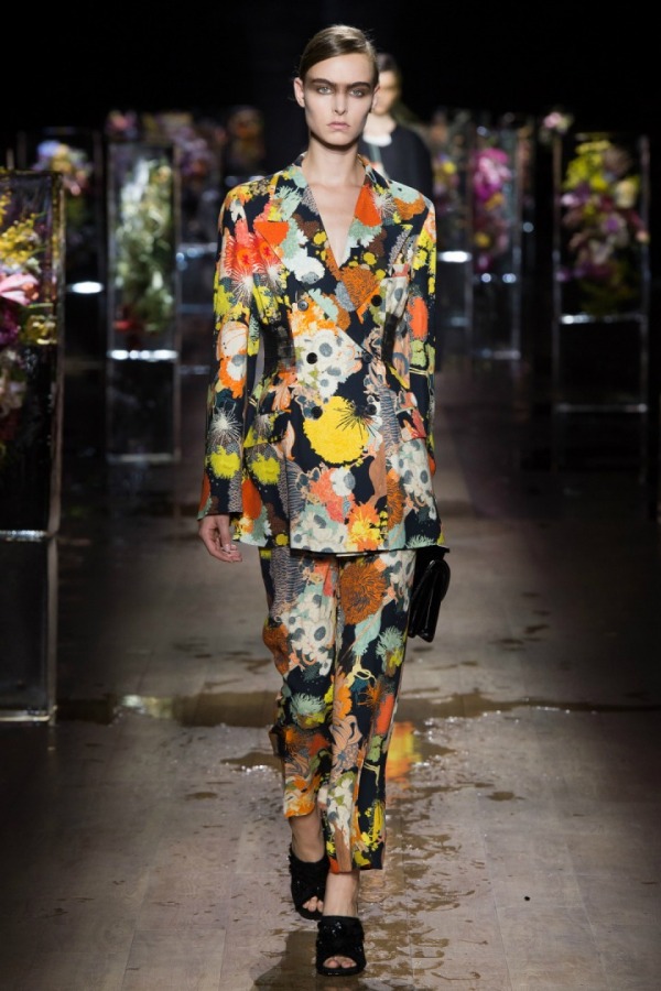 Dries Van Noten Kadını Floral Buz Bahçesinde