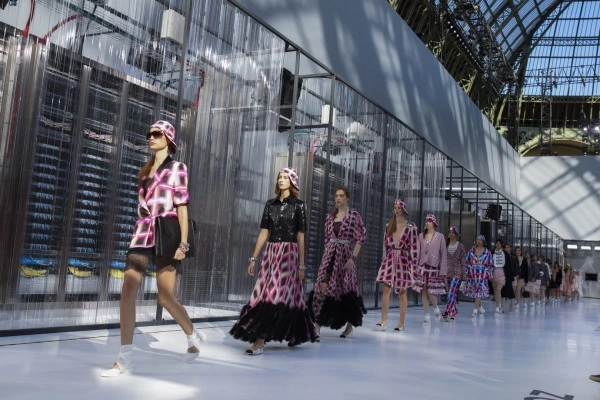 Chanel 2017 İlkbahar/Yaz Defilesi Hakkında Bilmeniz Gerekenler Chanel İlkbahar/Yaz 2017