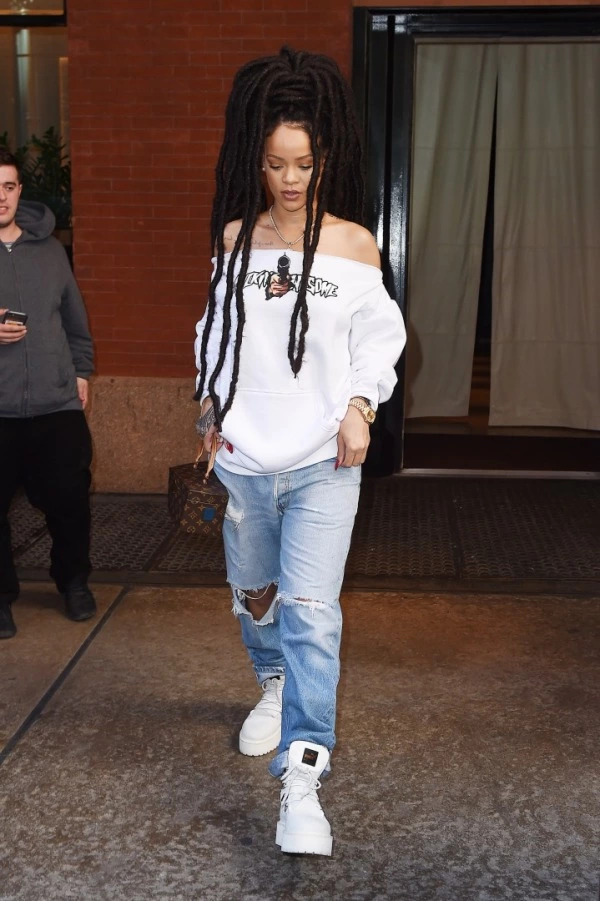 Rihanna, Rapunzel Rastalarıyla Sokakta! Rihanna