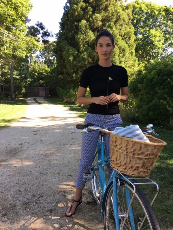 En Güzel Hafta Sonu! Lily Aldridge'in Rüya Gibi Montauk Kaçamağı En Güzel Hafta Sonu! Lily Aldridge'in Rüya Gibi Montauk Kaçamağı