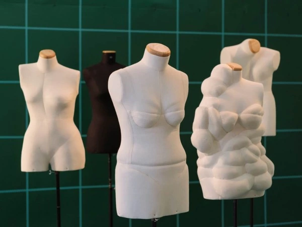 Beden Politikaları: Moda ve Kimlik Mücadelesi Beden Politikaları: Moda ve Kimlik Mücadelesi