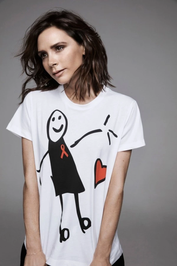 Victoria Beckham'dan Dünya AIDS Günü İçin Yardımsever Tişörtler Victoria Beckham
