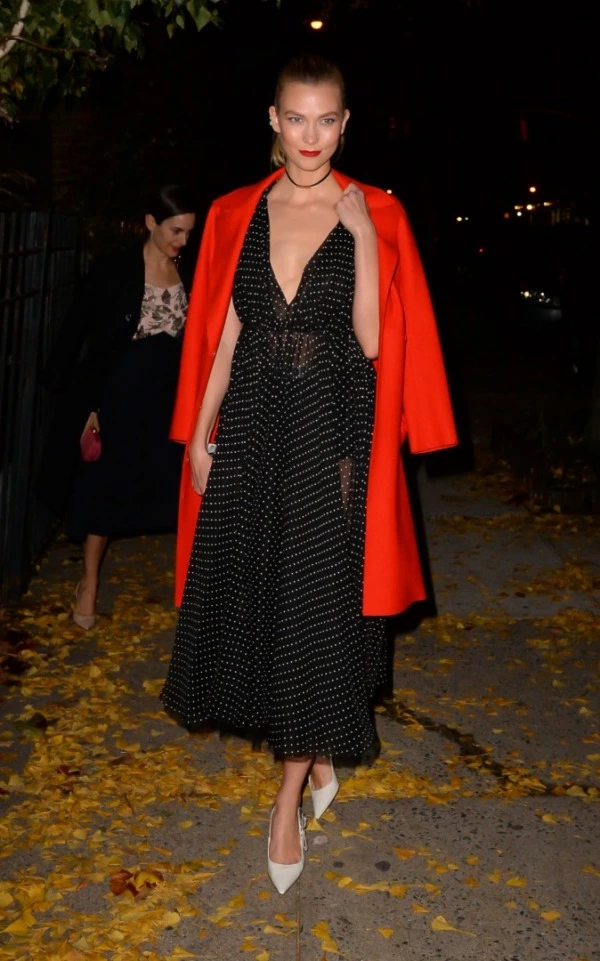 Kırmızı Paltolu Karlie Kloss Karlie Kloss