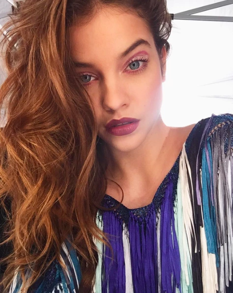 Barbara Palvin’den Lila ve Bordonun Flörtü Barbara Palvin