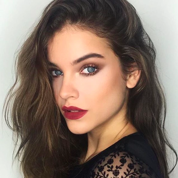 Barbara Palvin’in Buğulu Güzelliği Barbara Palvin