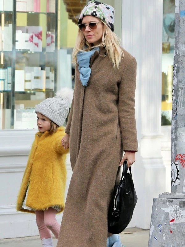 Sienna Miller ve Kızı Marlowe'un Sıcak Kış Stili Sienna Miller