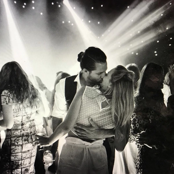 Byron Bay'de Gizli Düğün: Margot Robbie & Tom Ackerley Margot Robbie, Tom Ackerley