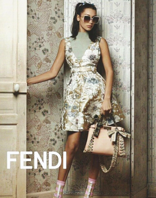 Bella Hadid, Karl Lagerfeld'in Fendi Diyarında Bella Hadid, Fendi