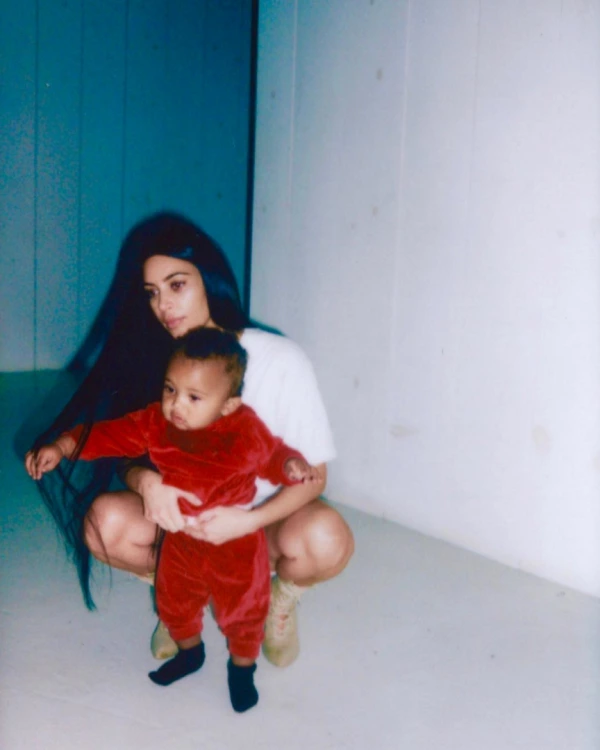 Kim Kardashian Instagram'a Geri Döndü Kim Kardashian Instagram'a Geri Döndü
