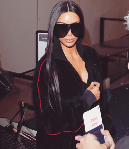 Kim Kardashian’ın Son Obsesyonu: Otantik Dudak Piercing’i Kim Kardashian