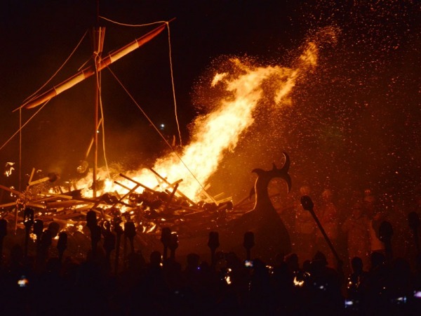 Up Helly Aa, Shetland Adaları, İskoçya