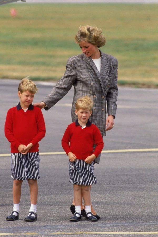 Prens William ve Harry’den Anneleri için Anlamlı Heykel Prens William ve Harry’den Anneleri için Anlamlı Heykel