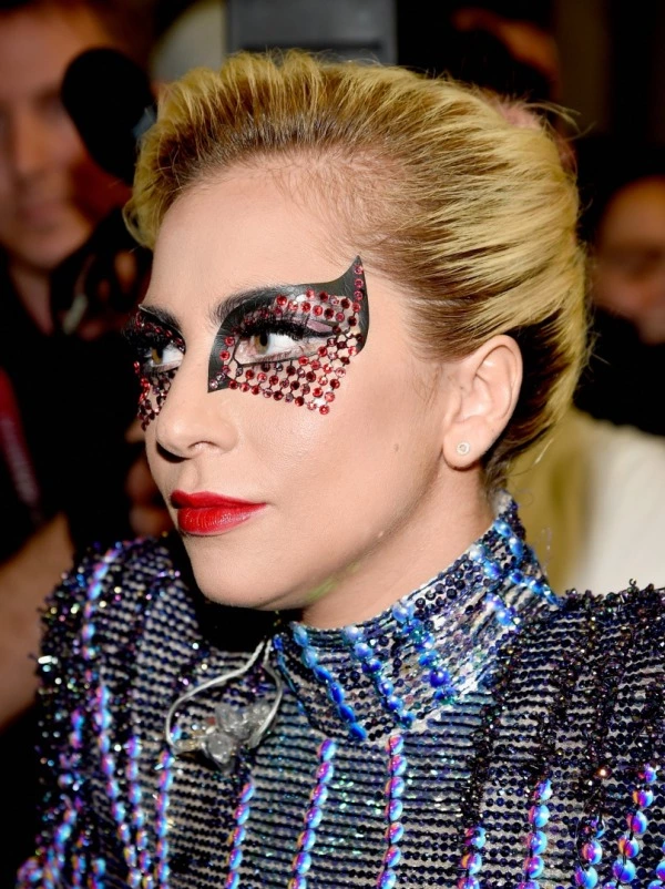 Lady Gaga'nın Kozmik Super Bowl Güzelliği Lady Gaga