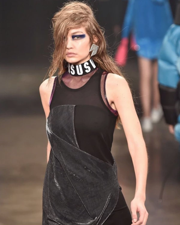 Versus Versace Defilesinden Taze Notlar Versus Versace Sonbahar/Kış 2017-18
