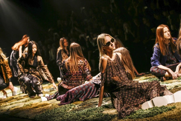 Dries Van Noten Belgeselinden İlk Fragman
