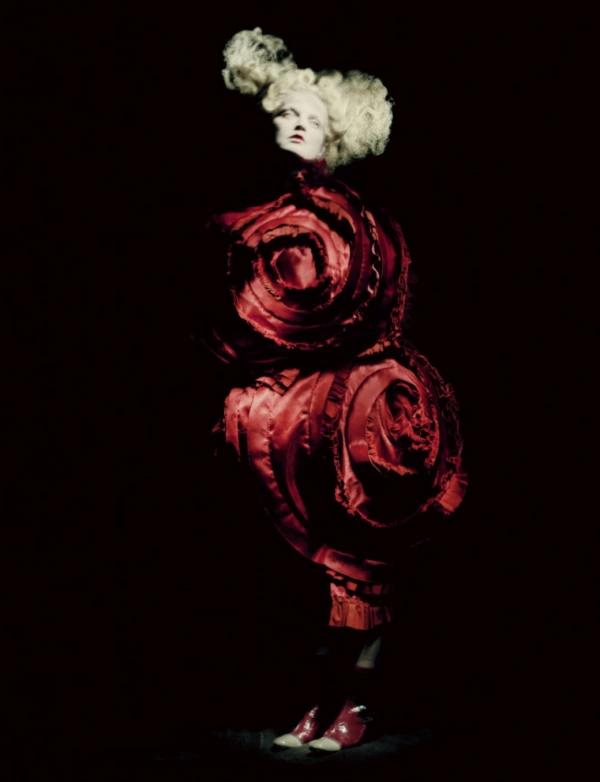 Met'in Rei Kawakubo / Comme des Garçons Sergisine İlk Bakış Met'in Rei Kawakubo / Comme des Garçons Sergisine İlk Bakış