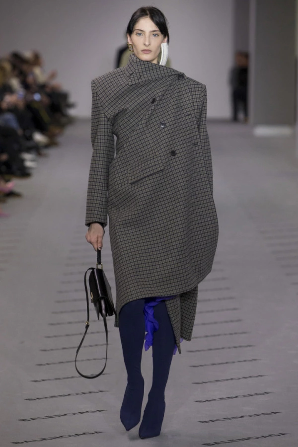 Couture Balenciaga’ya Geri Döndü Couture Balenciaga’ya Geri Döndü