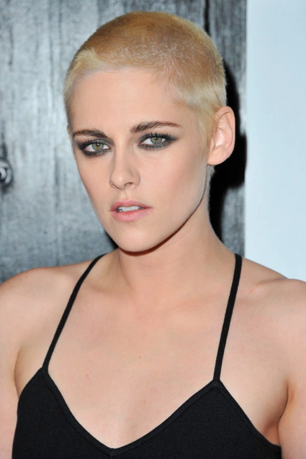 Kristen Stewart’ın İkonik Pixie Kesimi Kristen Stewart
