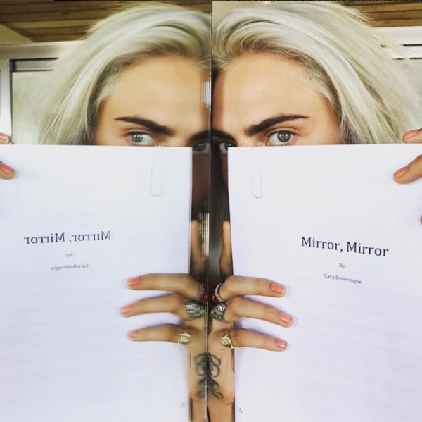 Cara Delevingne'den Bir Aşk Romanı: Mirror, Mirror