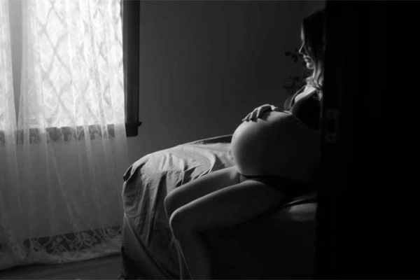 Natalie Portman En Karnı Burnunda Haliyle James Blake'in Son Klibinde Natalie Portman