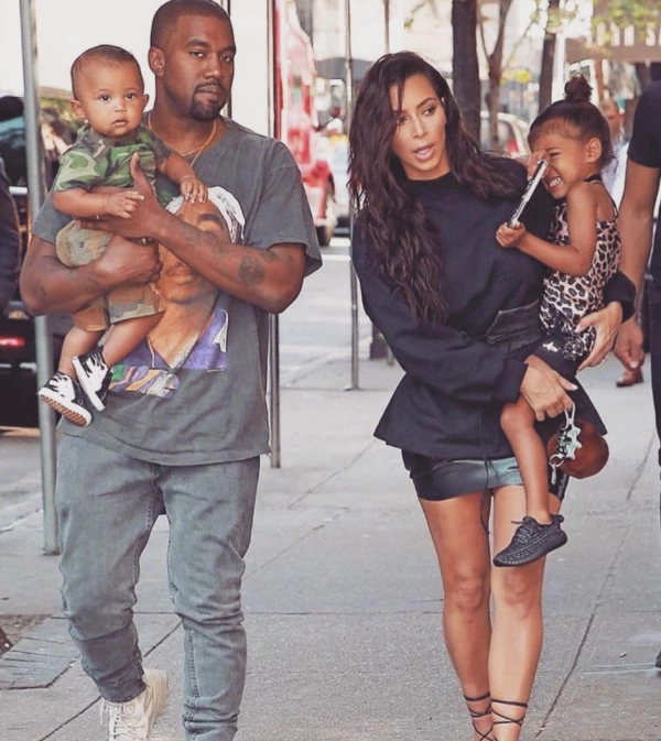 Kim Kardashian'ın Üçüncü Çocuk İsteği Kim Kardashian'