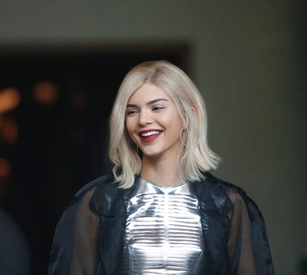 Kendall Jenner'ın Tepkiler Üzerine Yayından Kaldırılan Reklamı Kendall Jenner