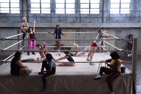 Exclusive: Ringin Muhteşem Kadınları GLOW'da Exclusive: Ringin Muhteşem Kadınları GLOW'da