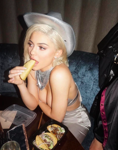 Kylie’nin 24 Saatlik Güzellik Dönüşümü Kylie Jenner