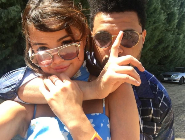 Selena Gomez ve The Weeknd Aşkı Tüm Tutkusuyla Devam Ediyor Selena Gomez ve The Weeknd Aşkı Tüm Tutkusuyla Devam Ediyor