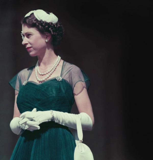 Kraliçe 2. Elizabeth'in Kraliyet Stilinden Neler Öğrendik?