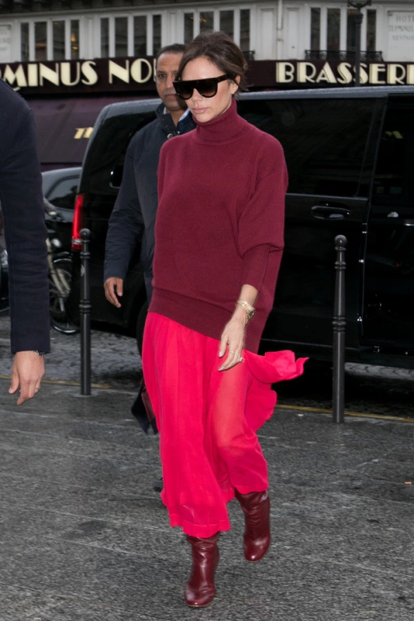 Yağmura Rağmen Cool: Victoria Beckham Yağmura Rağmen Cool: Victoria Beckham