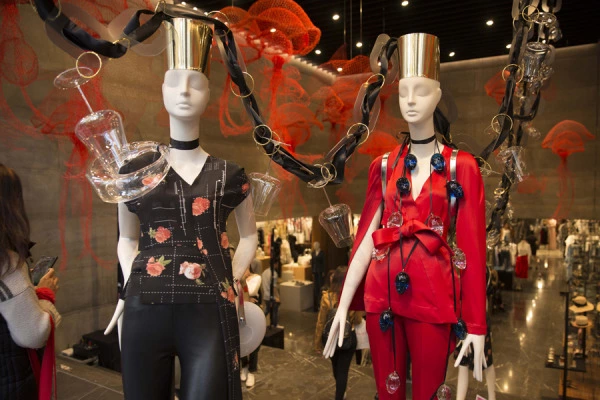 Hussein Chalayan Gizia Gate'te Hussein Chalayan Gizia Gate'te
