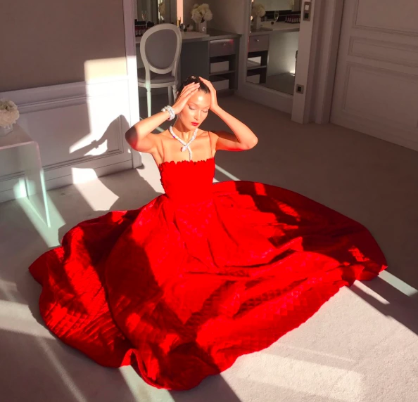 Güllerden Güzelliğini Çalan Bella Hadid Bella Hadid