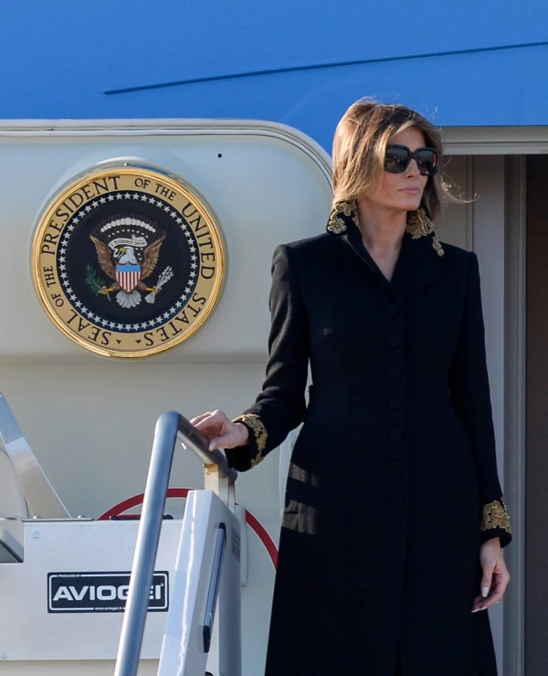 Melania Trump ile Kusursuz Resmiyetin İncelikleri Melania Trump