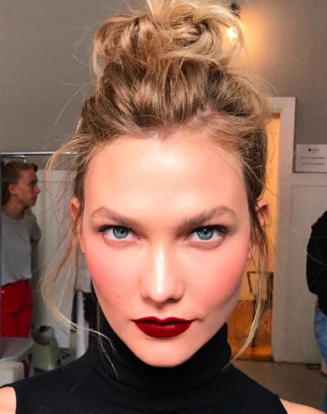 Uzun Bir Yaz Günü için Karlie Kloss’tan Güzellik Sırrı Karlie Kloss