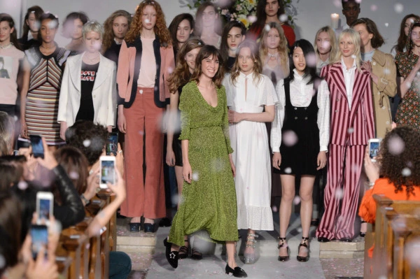 Alexa Chung Kendi Markası ile Karşınızda Alexa Chung Kendi Markası ile Karşınızda