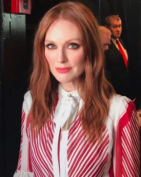Julianne Moore’un Ton Sür Ton Kızıl Güzelliği Julianne Moore