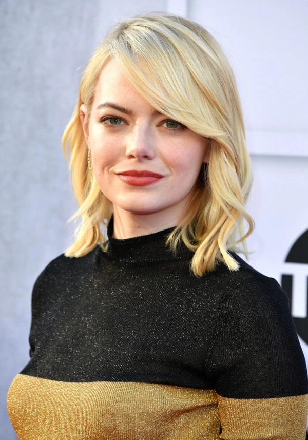 Emma Stone Köklerine Geri Dönerek Sarışın Oldu Emma Stone Köklerine Geri Dönerek Sarışın Oldu