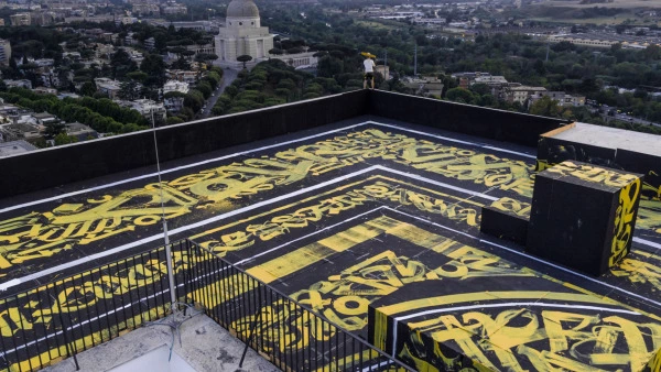 Fendi'den Özgürlüğün Simgesi: Kaligrafiti Fendi'den Özgürlüğün Simgesi: Kaligrafiti