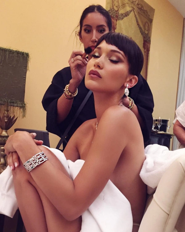 Güneşten Bir Öpücük: En İyi 7 Self-Tanner bella hadid