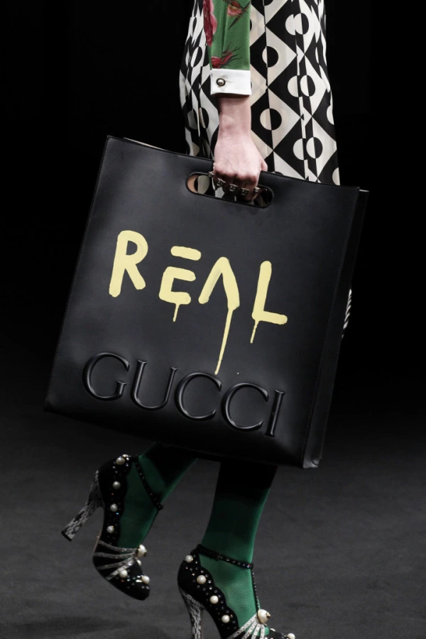 Dikkat! Orijinali Sahtesinin Aynısı Gucci