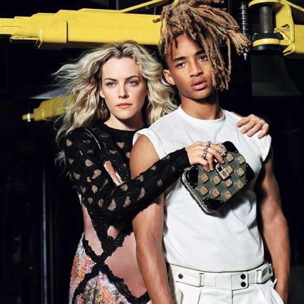 Jaden Smith Yine Yeniden Louis Vuitton Sahasında Jaden Smith Yine Yeniden Louis Vuitton Sahasında